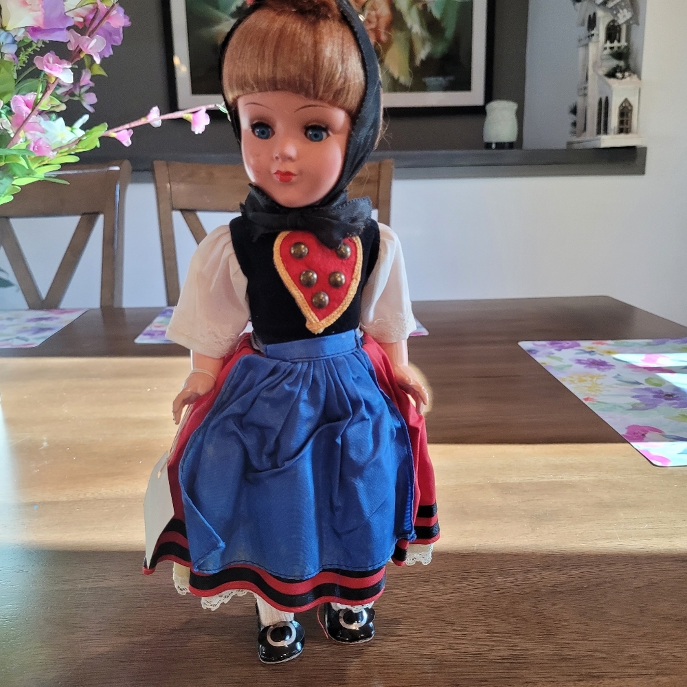Vintage Gura German Costumed doll Schwalm Hesse region